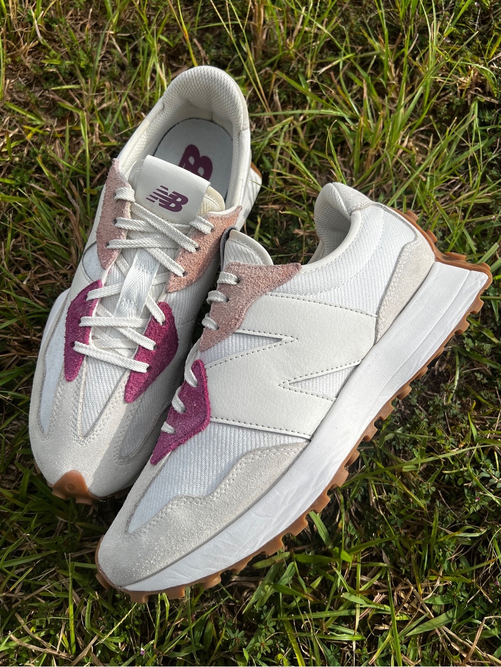 CLEAN New Balance size 9.5 Womens 327 Beige Magenta shoes